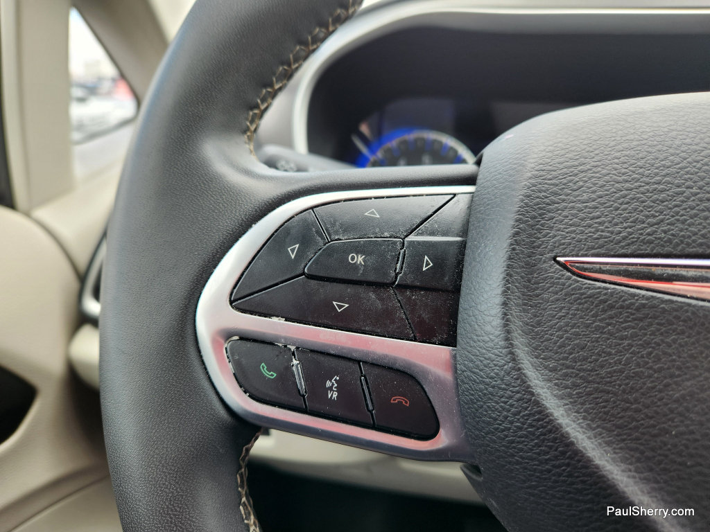 Used 2022 Chrysler Pacifica Touring-L FWD image 46