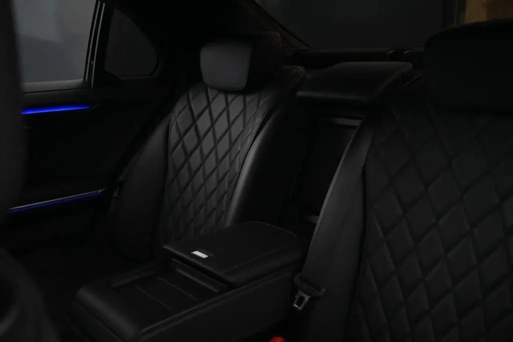 Used 2022 Mercedes-Benz S 580 4MATIC Sedan w/ AMG Line Package image 43