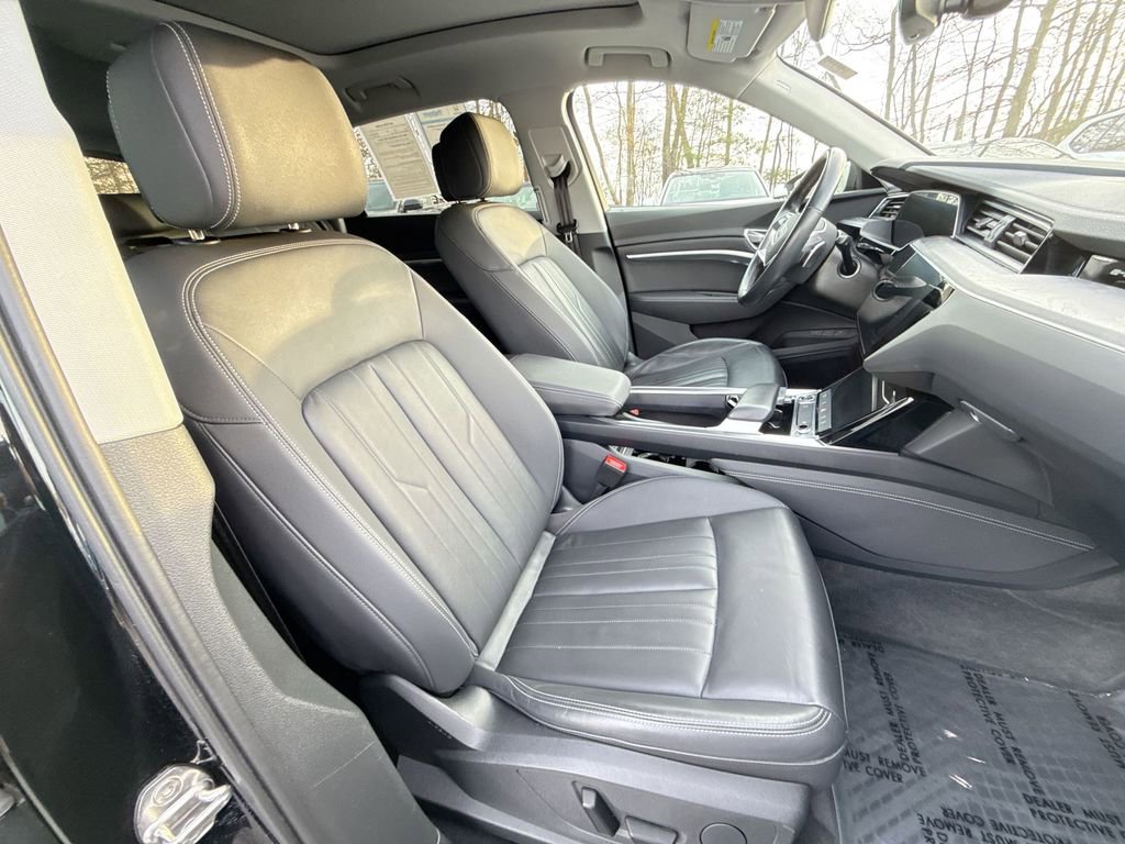 Used 2023 Audi e-tron Premium image 25