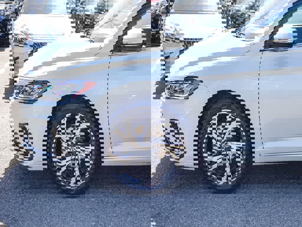 Used 2025 Volkswagen Jetta SEL image 9