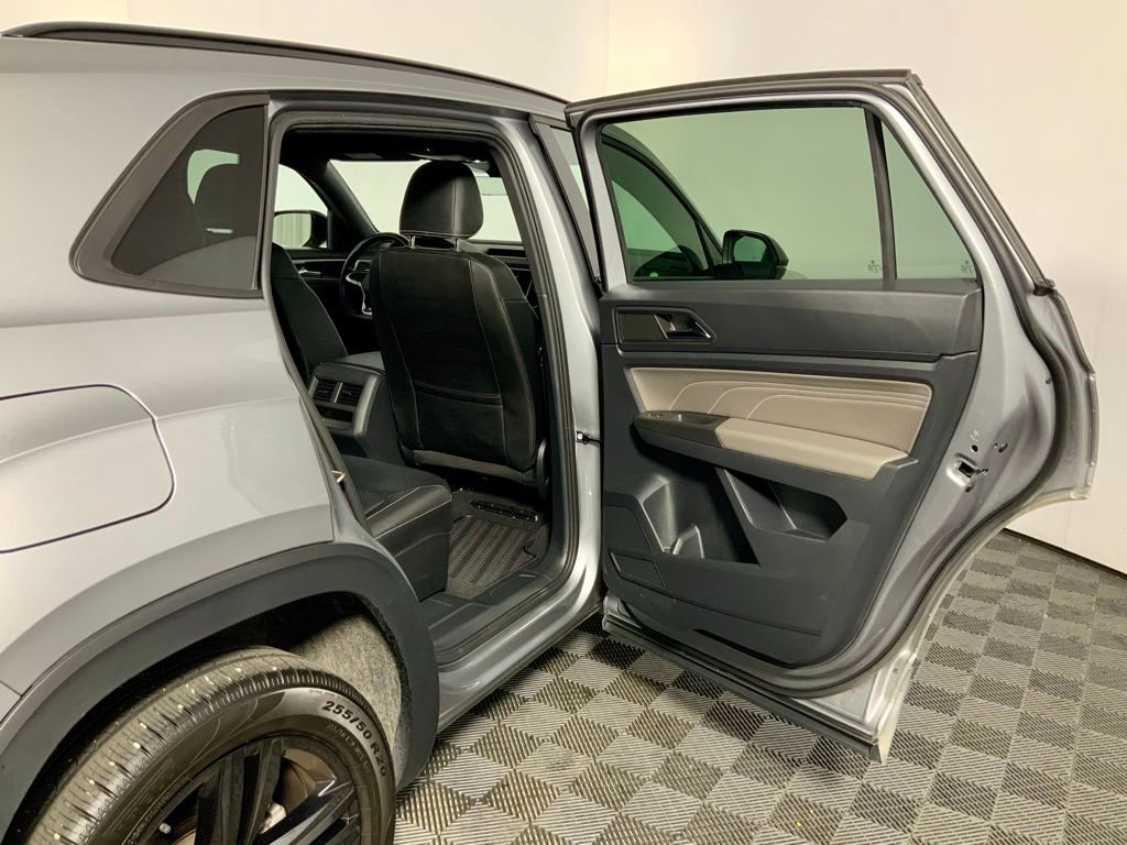 Used 2023 Volkswagen Atlas Cross Sport SEL R-Line image 34