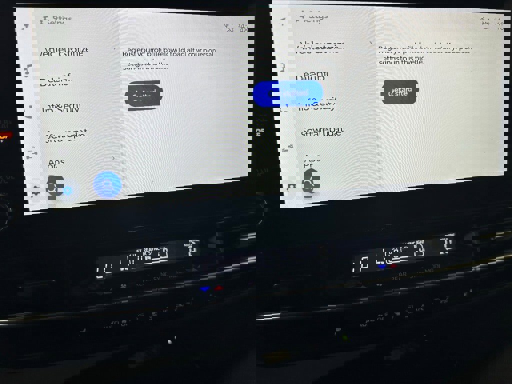 Used 2025 Toyota Sienna XSE image 38