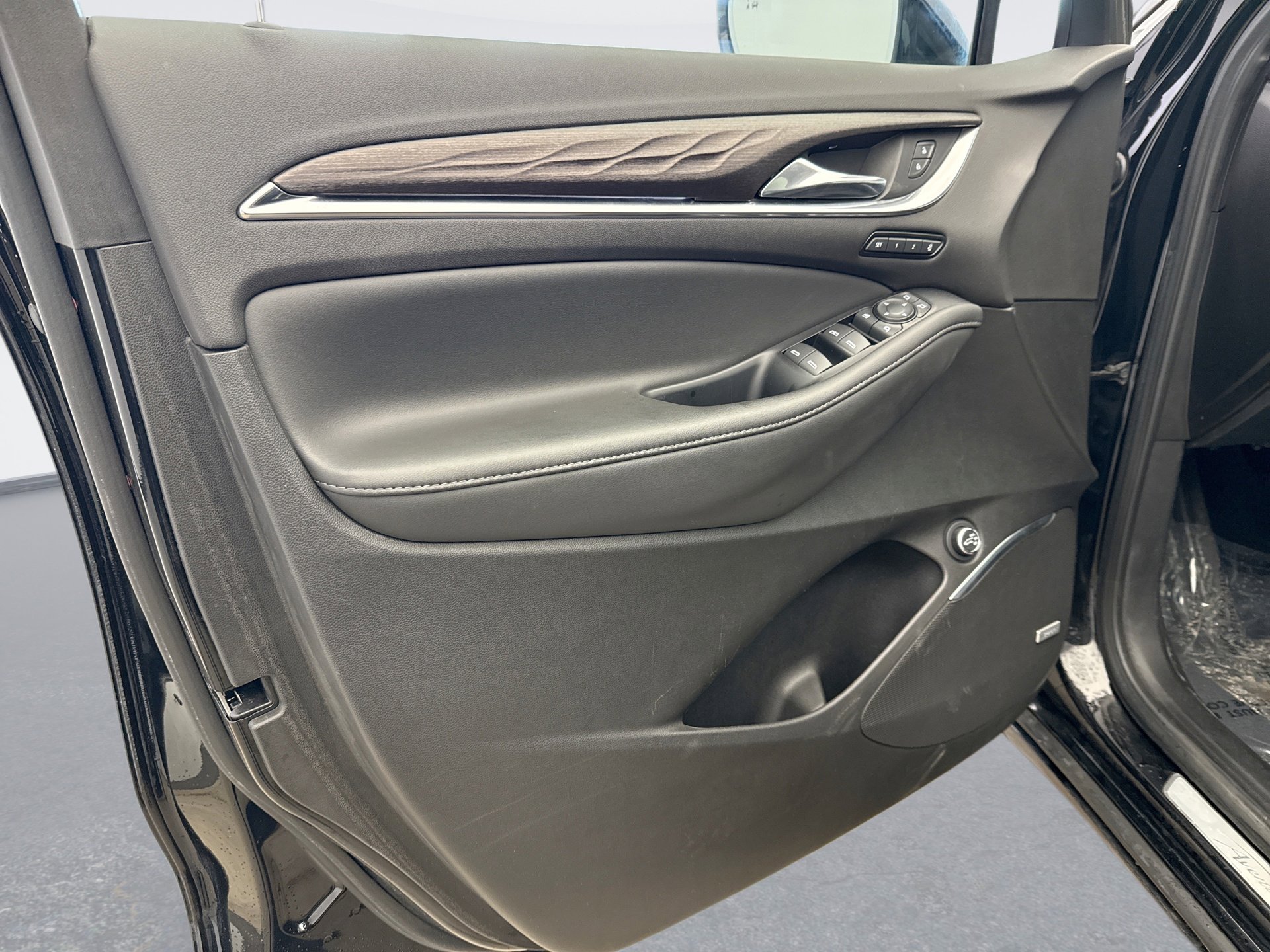 Used 2024 Buick Enclave Avenir w/ Trailering Package, 5000 lbs. image 9