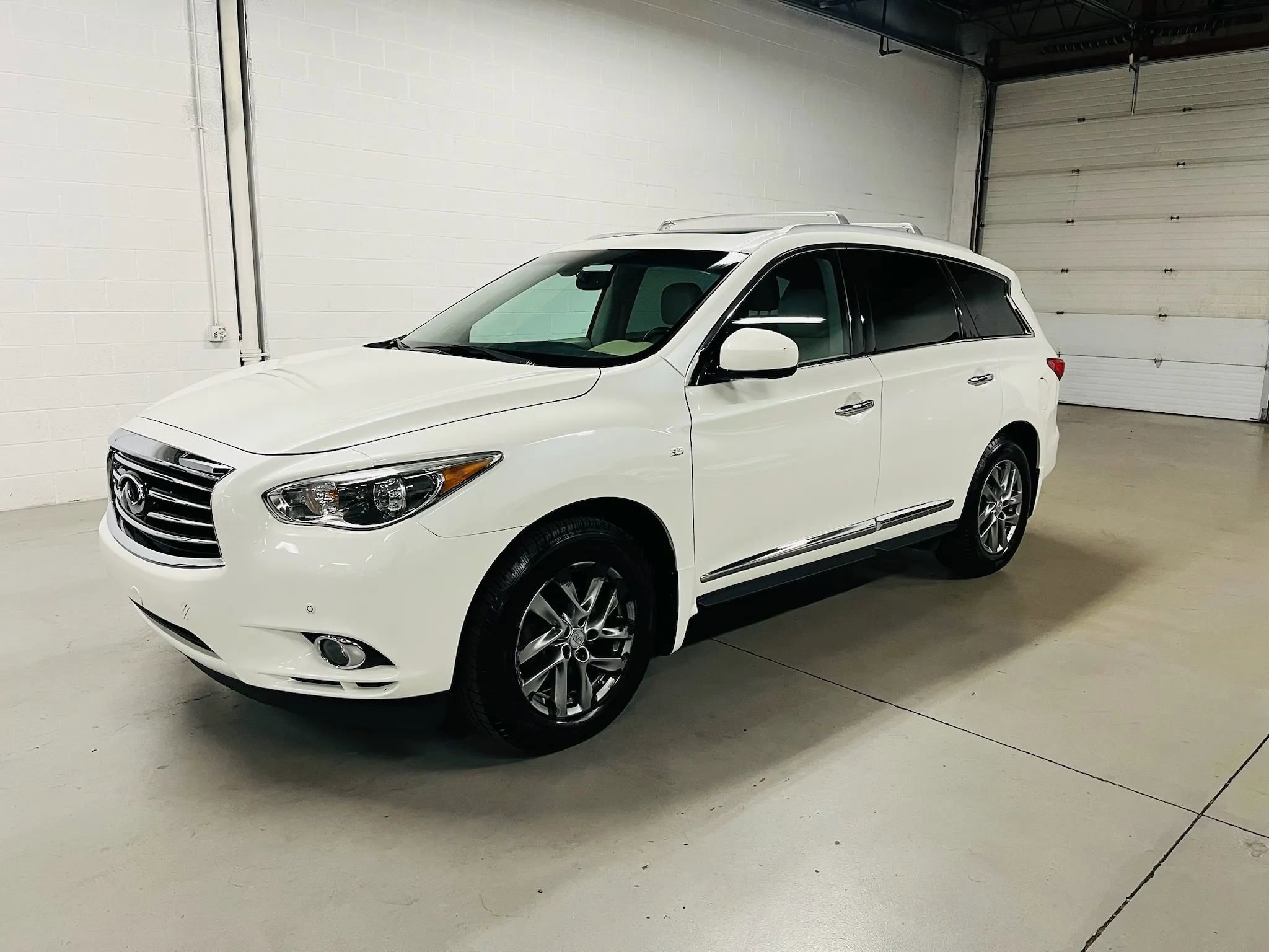 Used 2015 INFINITI QX60 AWD w/ Premium Plus Package image 2