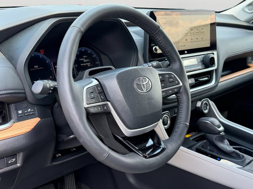 Used 2024 Toyota Grand Highlander AWD image 18