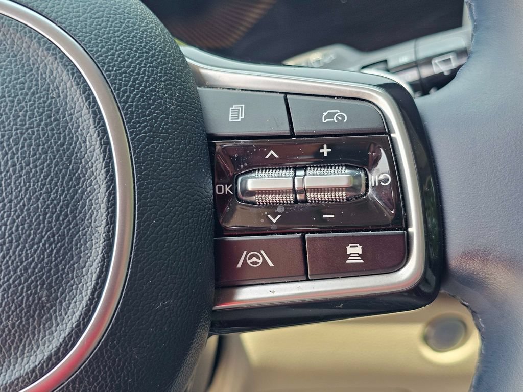 Certified 2025 Kia Carnival EX FWD image 22