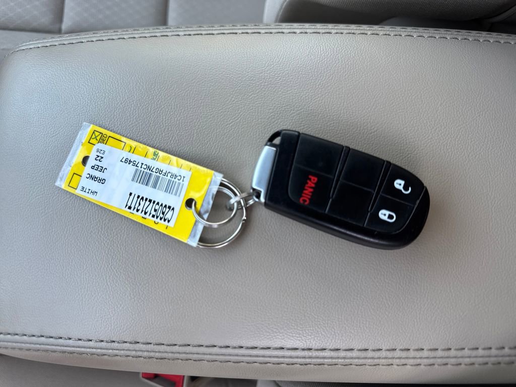 Used 2022 Jeep Grand Cherokee Laredo E AWD/4WD image 29
