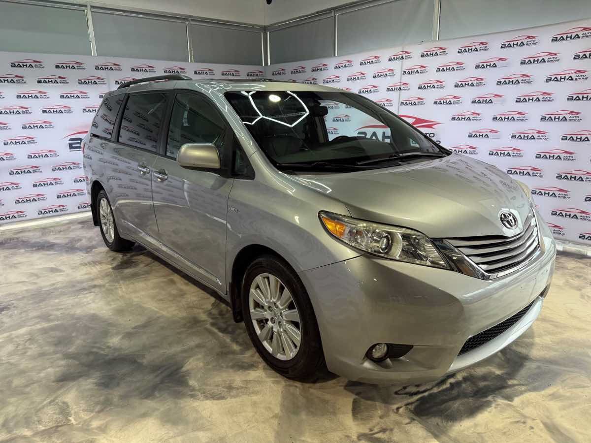 Used 2017 Toyota Sienna XLE w/ XLE Navigation Package AWD/4WD image 3