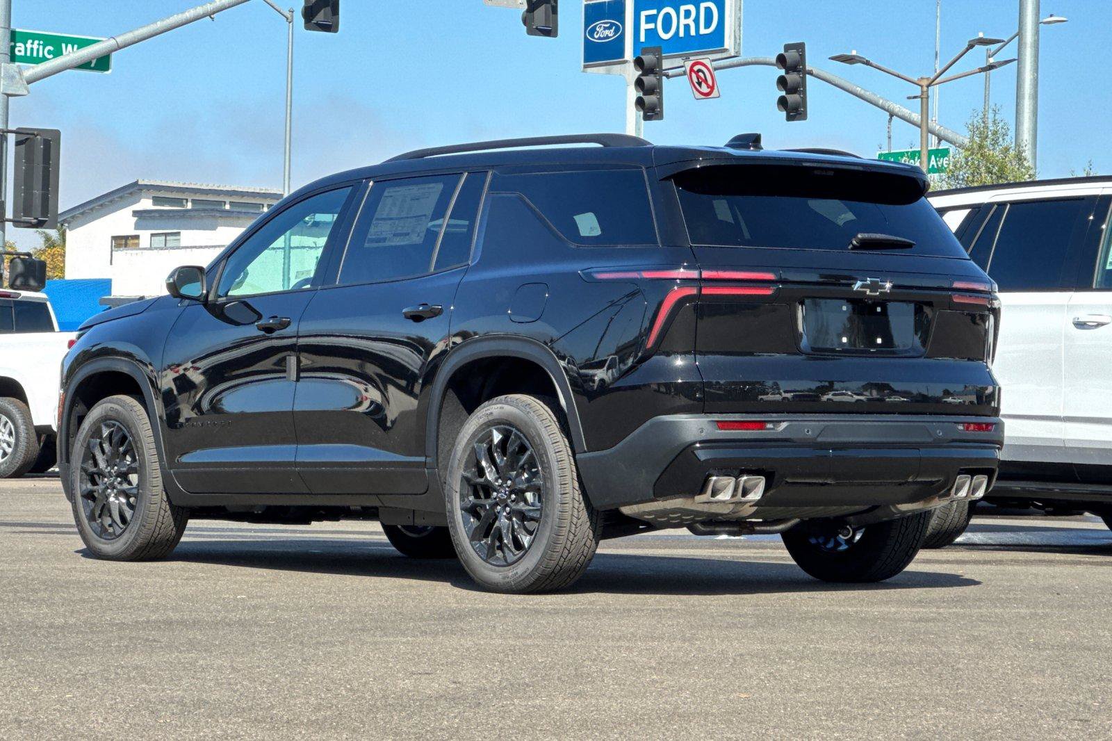 New 2026 Chevrolet Traverse LT w/ Midnight/Sport Edition FWD image 8