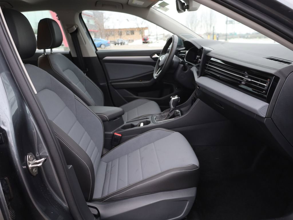 Used 2025 Volkswagen Jetta SE w/ Sunroof Package image 13