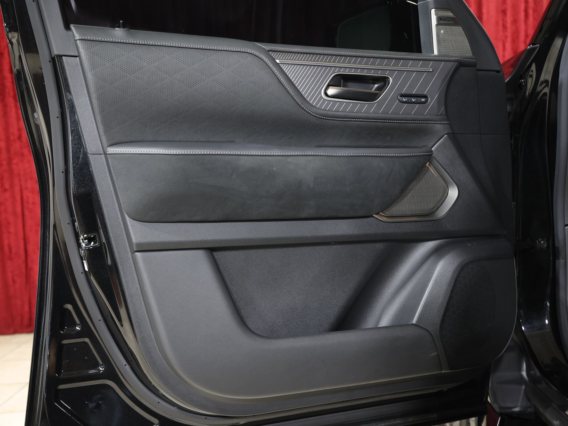 Used 2025 INFINITI QX80 Autograph w/ Autograph Exterior Package image 11