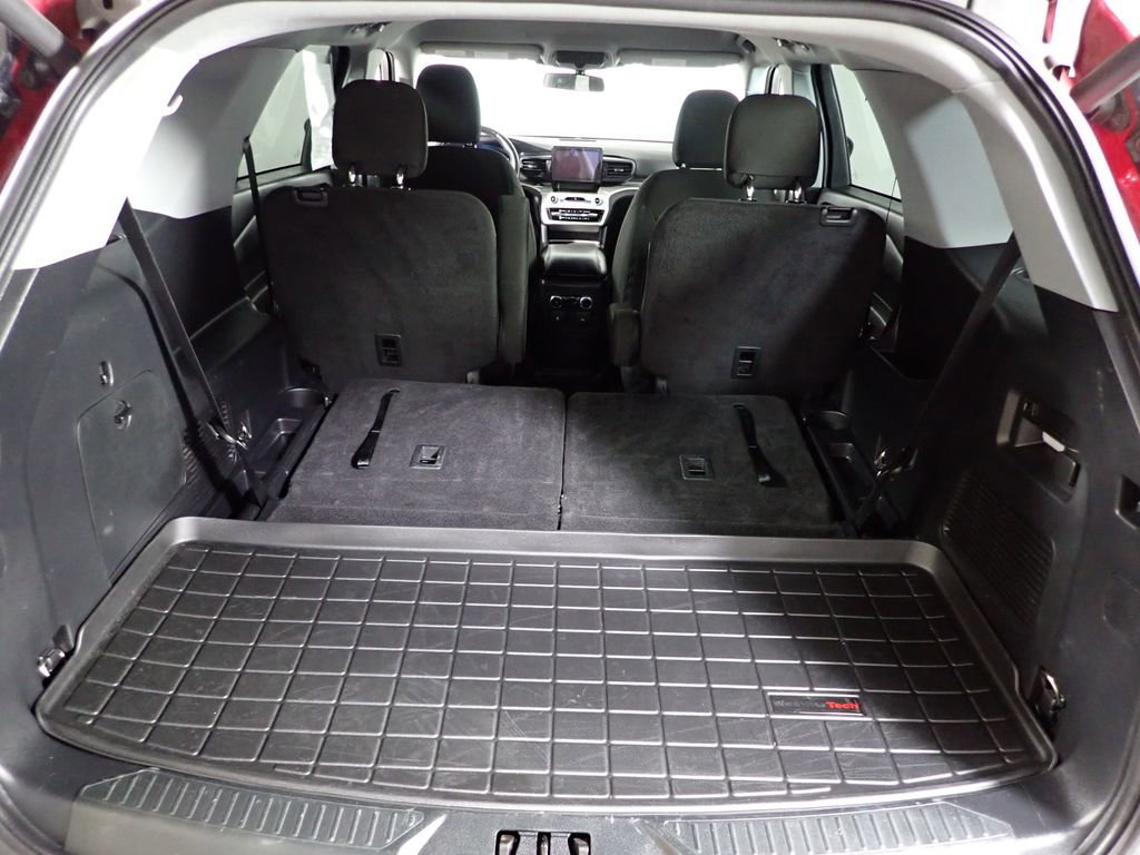 Used 2023 Ford Explorer XLT AWD/4WD image 17