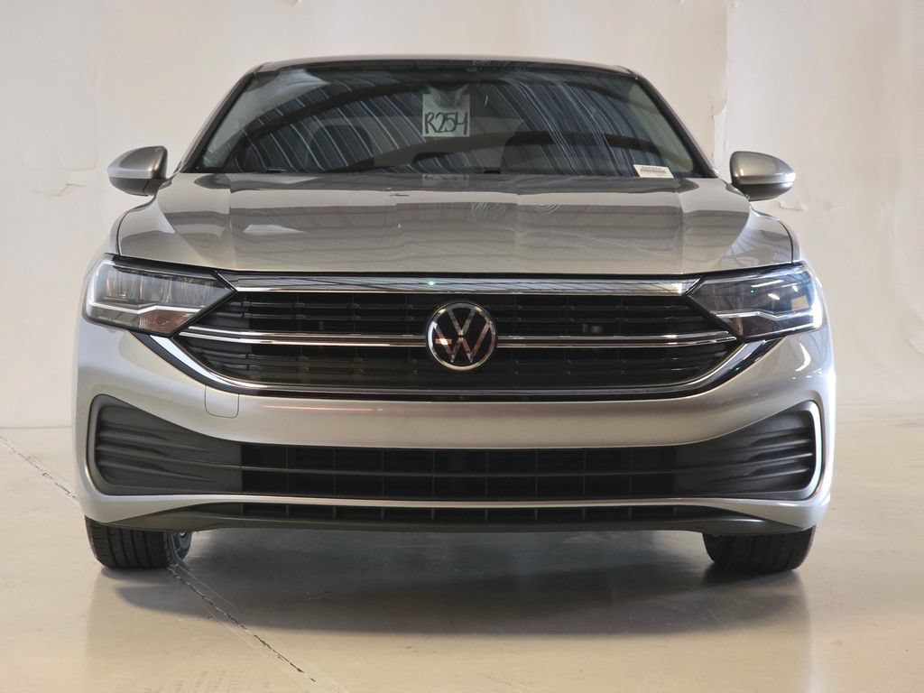 Used 2023 Volkswagen Jetta SE FWD image 2