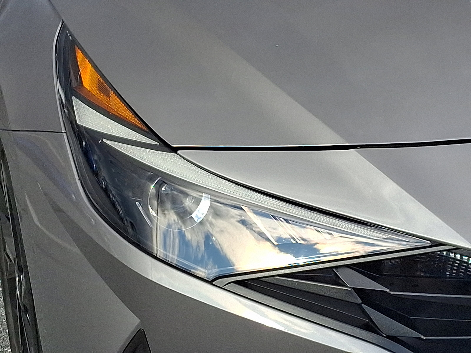 Used 2023 Hyundai Elantra Blue w/ Preferred Accessory Package image 9