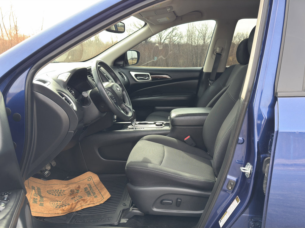 Used 2019 Nissan Pathfinder SV image 13