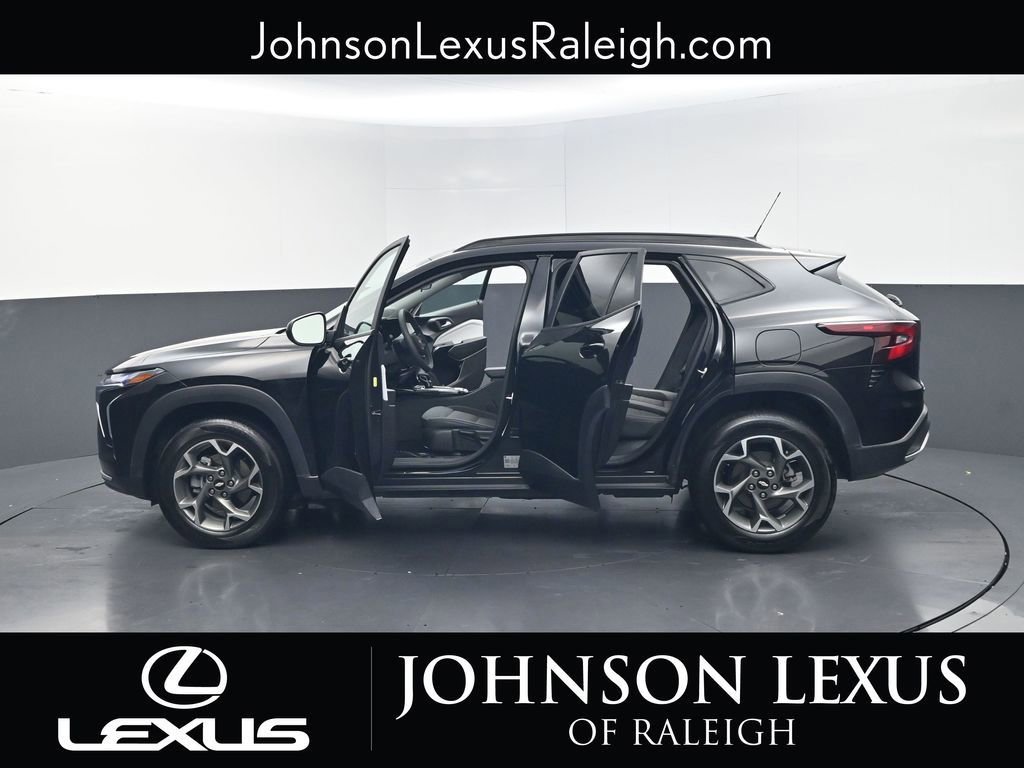 Used 2024 Chevrolet Trax LT FWD image 35
