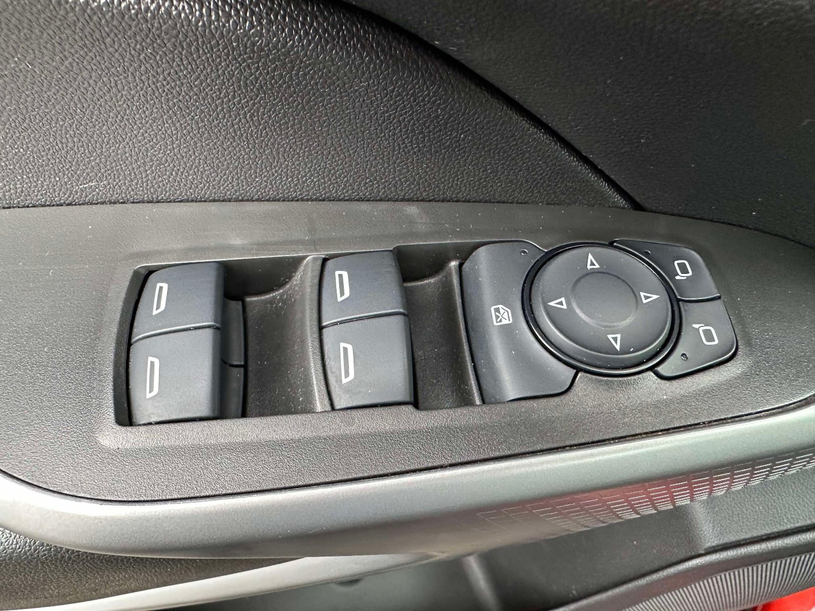 Certified 2024 Chevrolet Trax RS w/ Sunroof Package FWD image 16