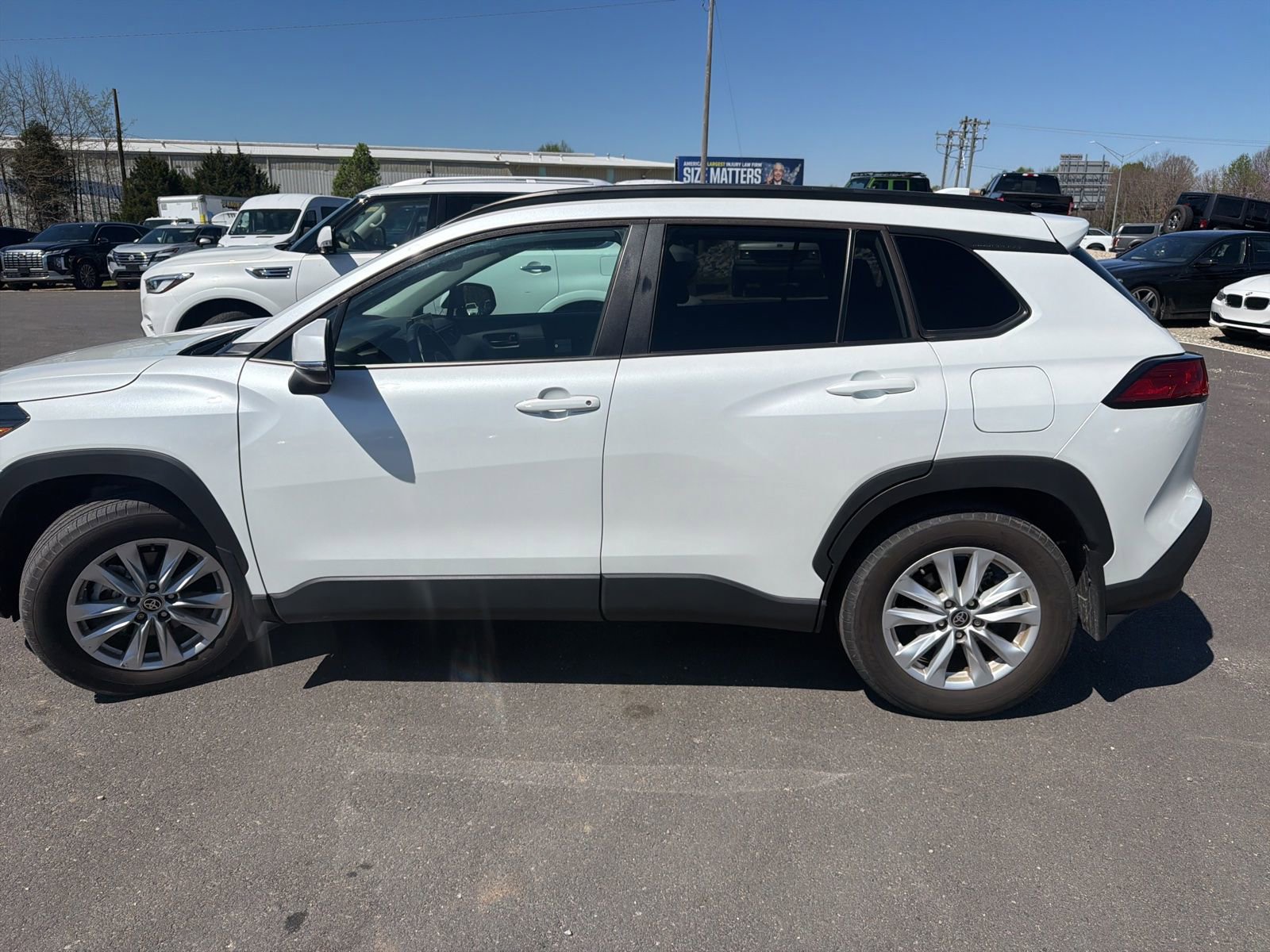 Used 2024 Toyota Corolla Cross LE w/ Moonroof Package image 9