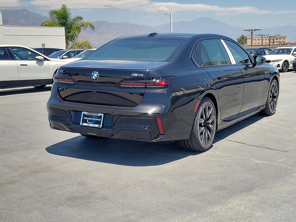 New 2026 BMW i7 M70 w/ Executive Package AWD/4WD image 3