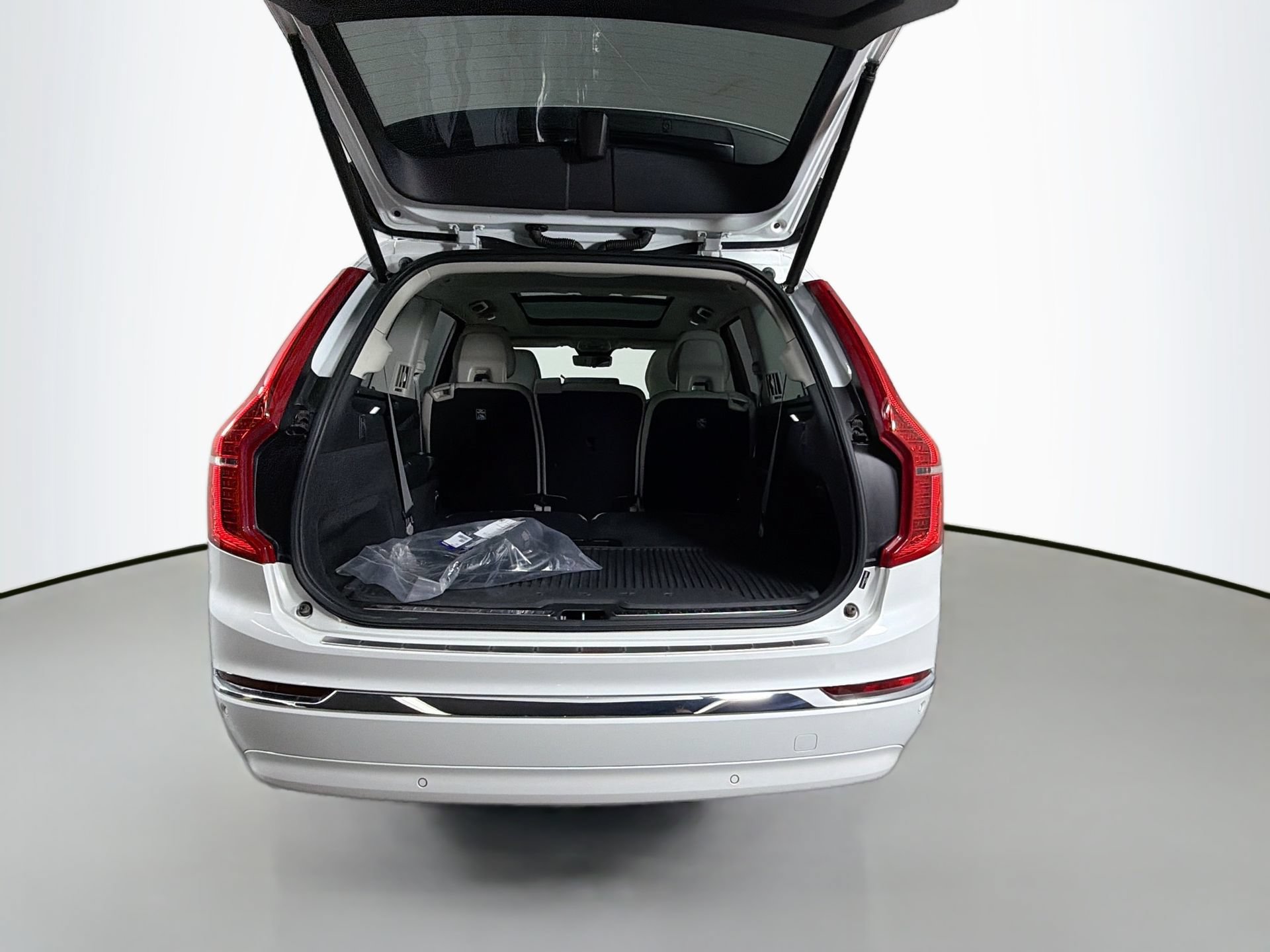 Certified 2025 Volvo XC90 T8 Plus w/ Protection Package Premier AWD/4WD image 27