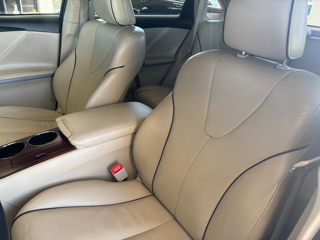 Used 2011 Toyota Venza w/ Leather Pkg FWD image 6