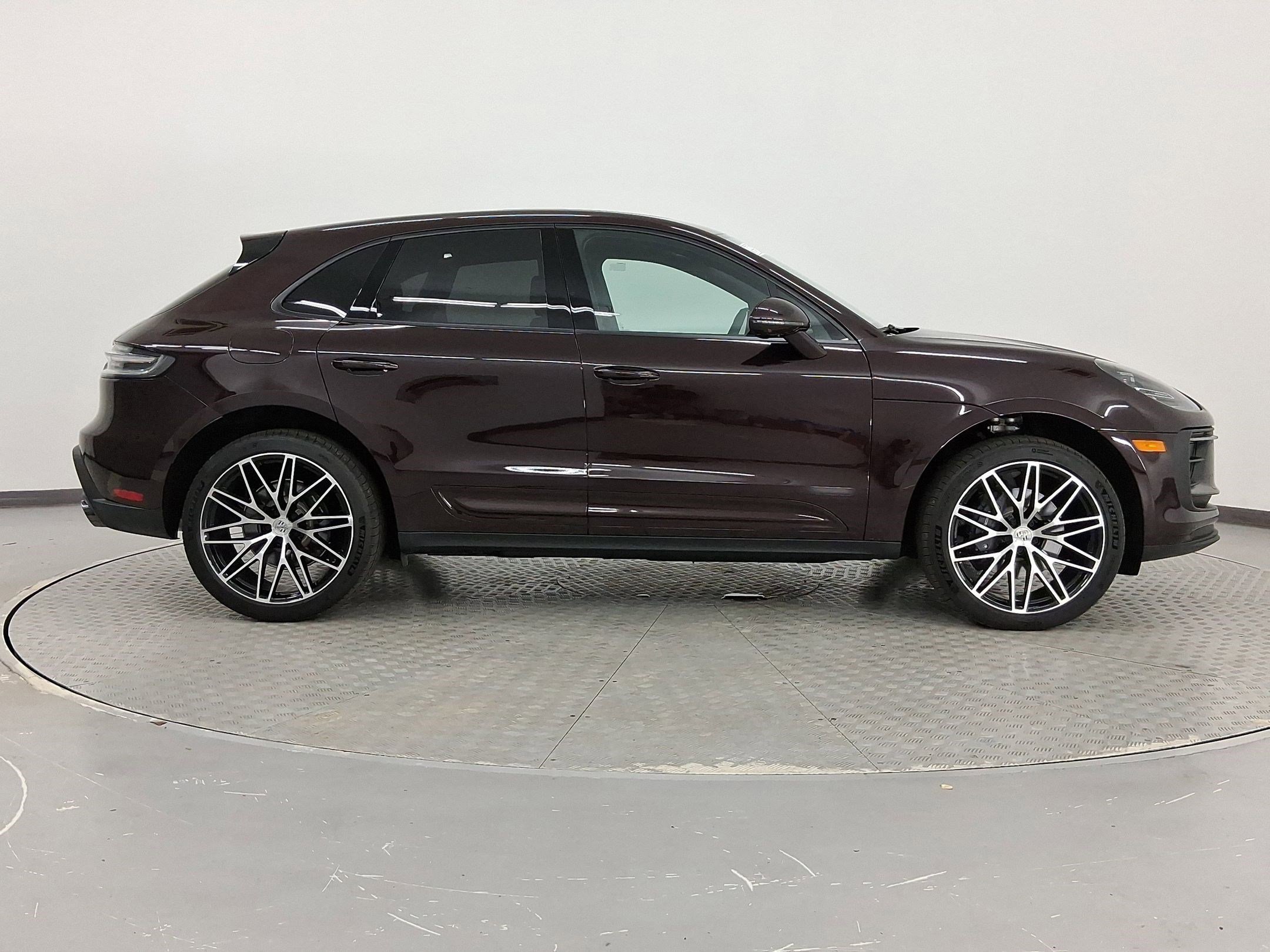 Used 2025 Porsche Macan image 8
