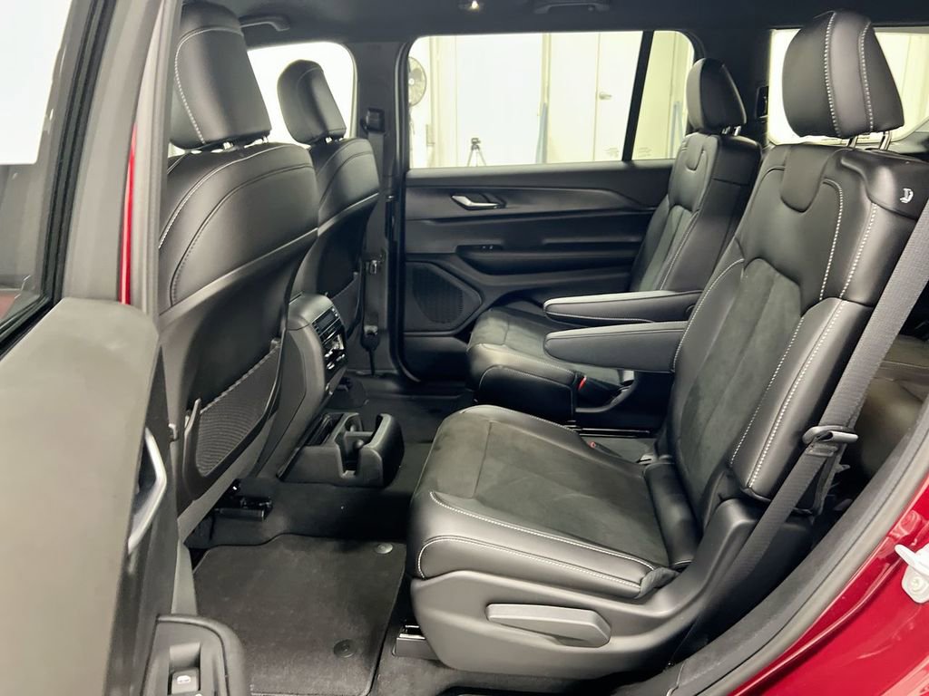 New 2025 Jeep Grand Cherokee L Laredo image 22