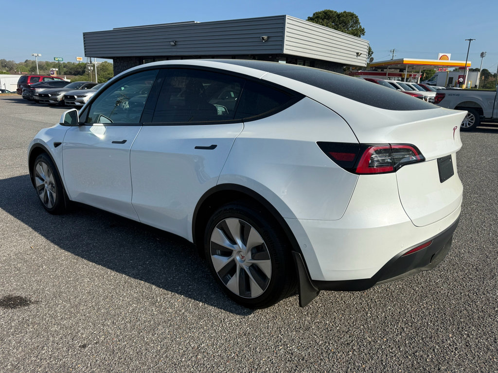 Used 2022 Tesla Model Y Long Range image 4