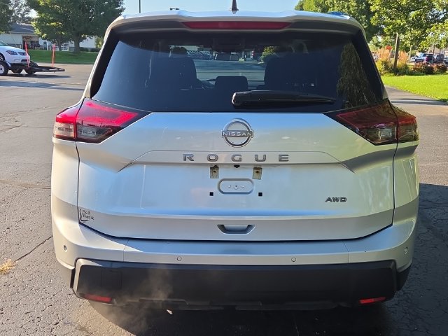Used 2024 Nissan Rogue S AWD/4WD image 4