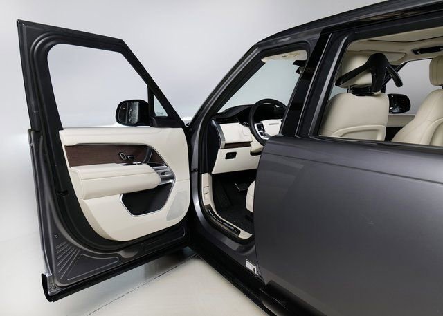 New 2026 Land Rover Range Rover Long Wheelbase SE image 22