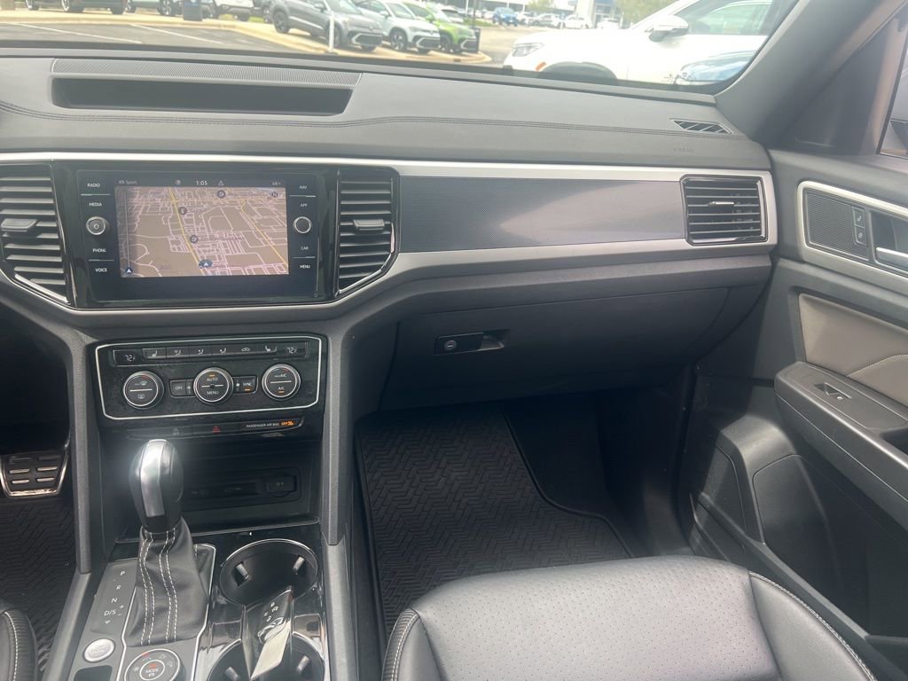 Used 2022 Volkswagen Atlas Cross Sport SEL R-Line AWD/4WD image 26