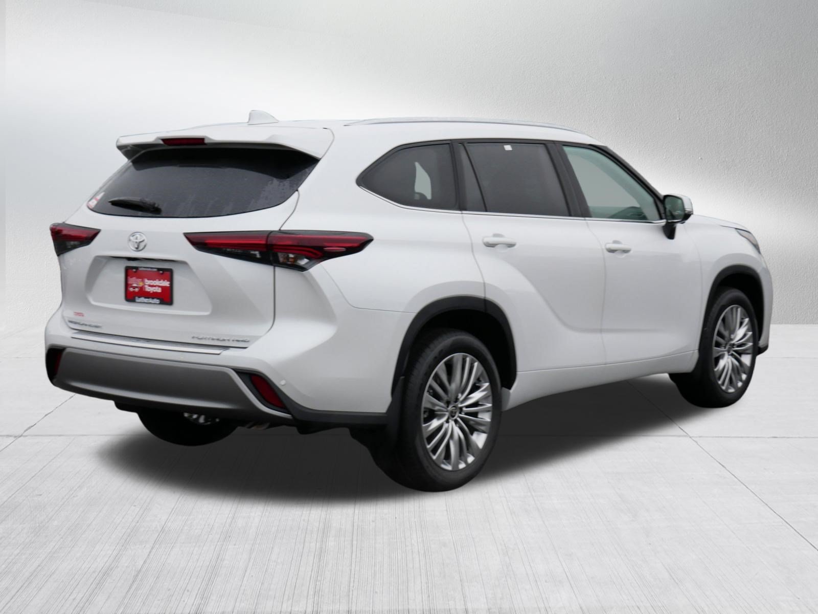 Certified 2026 Toyota Highlander Platinum AWD/4WD image 7