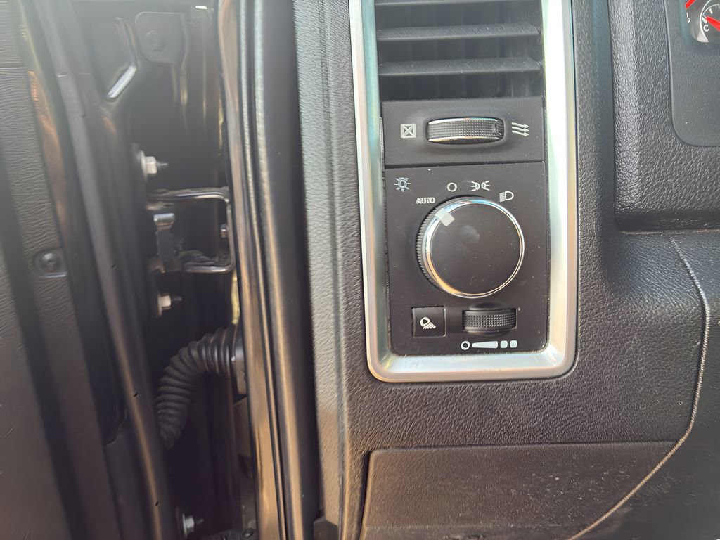 Used 2021 RAM 1500 Classic SLT image 13