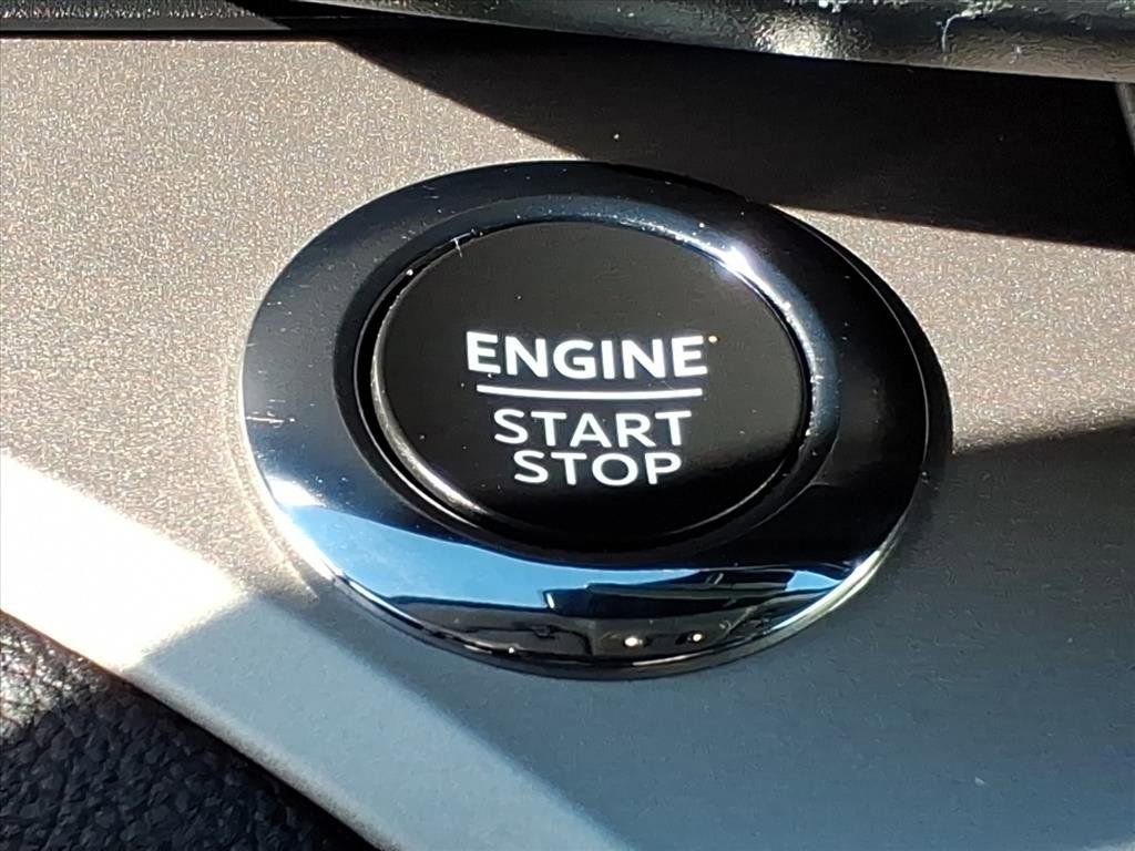 Used 2022 Ford Explorer XLT w/ Equipment Group 202A image 17