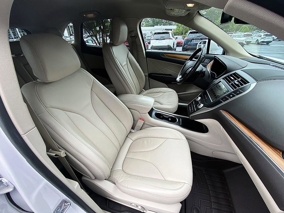 Used 2018 Lincoln MKC Select w/ Select Plus Package FWD image 18
