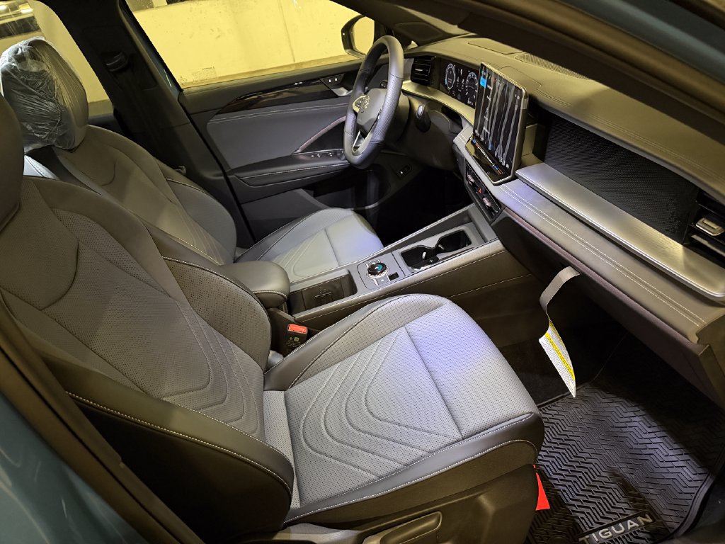 New 2026 Volkswagen Tiguan SE R-Line AWD/4WD image 22