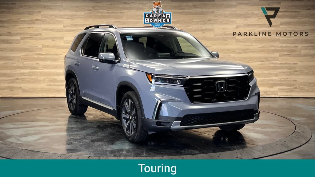 Used 2025 Honda Pilot Touring image 1