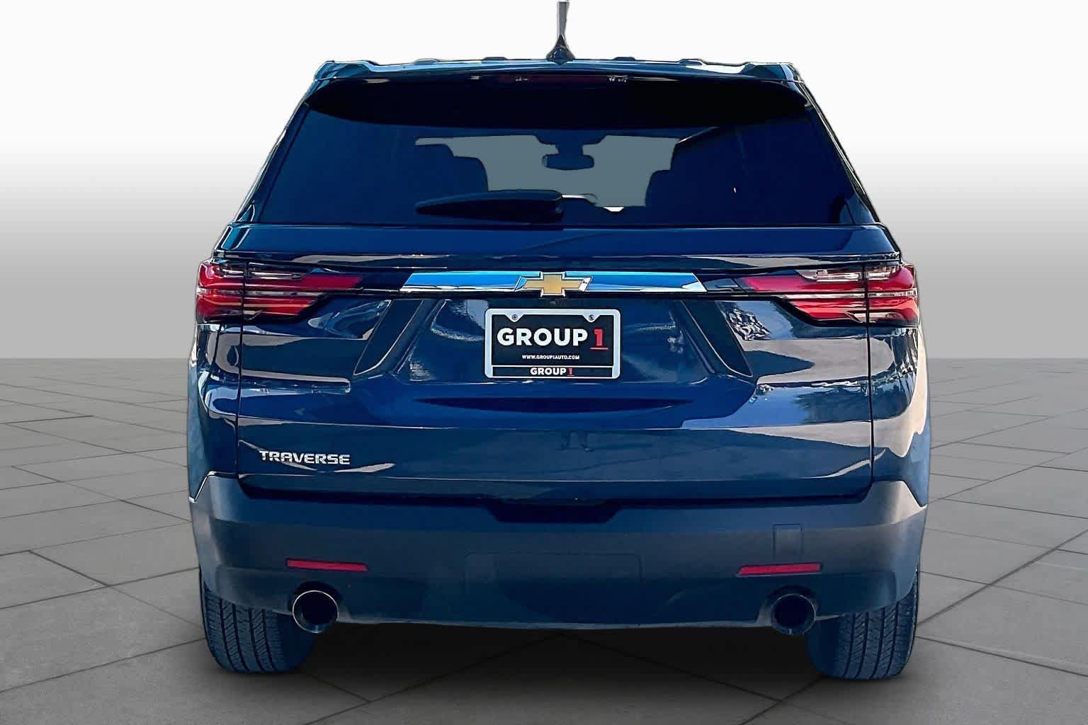 Used 2023 Chevrolet Traverse LS w/ Safety Package FWD image 5