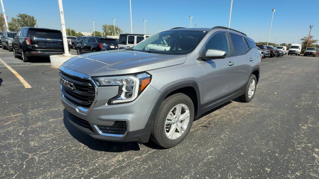 Used 2024 GMC Terrain SLE w/ Driver Convenience Package AWD/4WD image 4