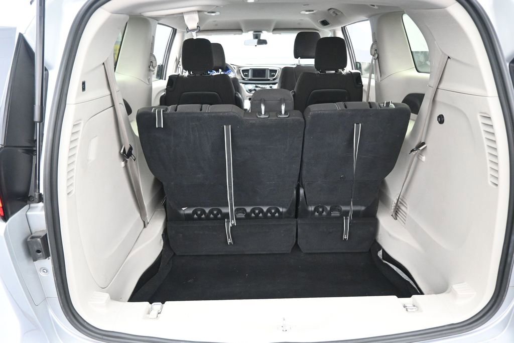 Used 2022 Chrysler Voyager LX FWD image 29