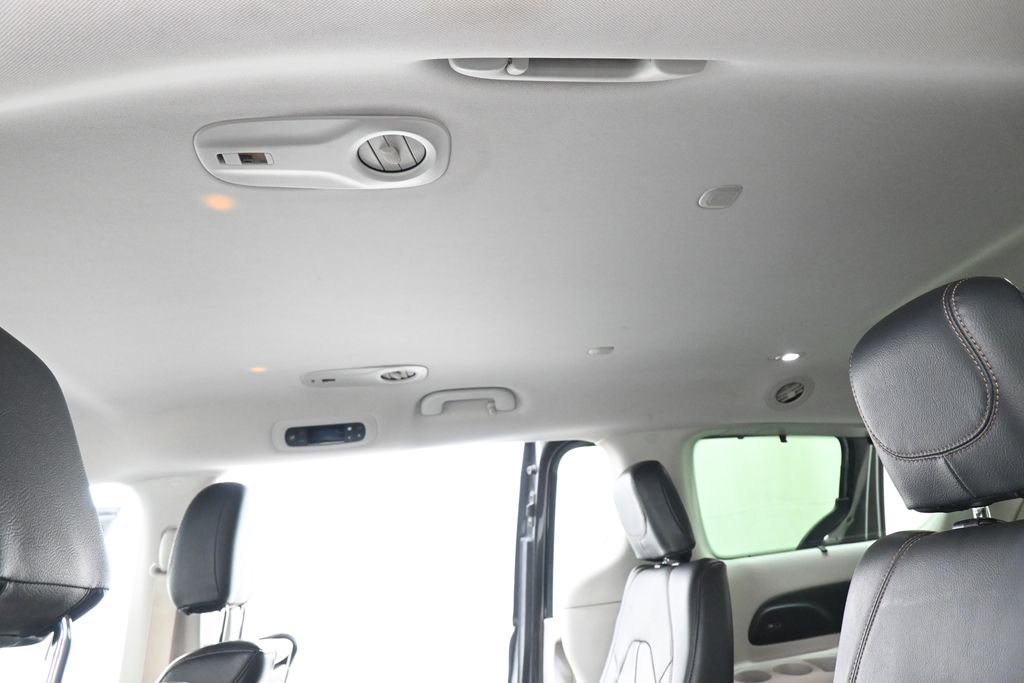 Used 2018 Chrysler Pacifica Touring-L Plus image 36