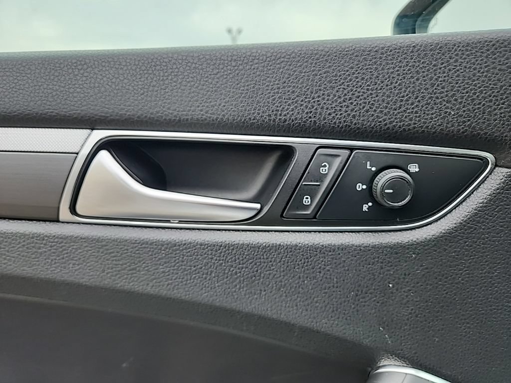 Used 2018 Volkswagen Passat 2.0T R-Line FWD image 21