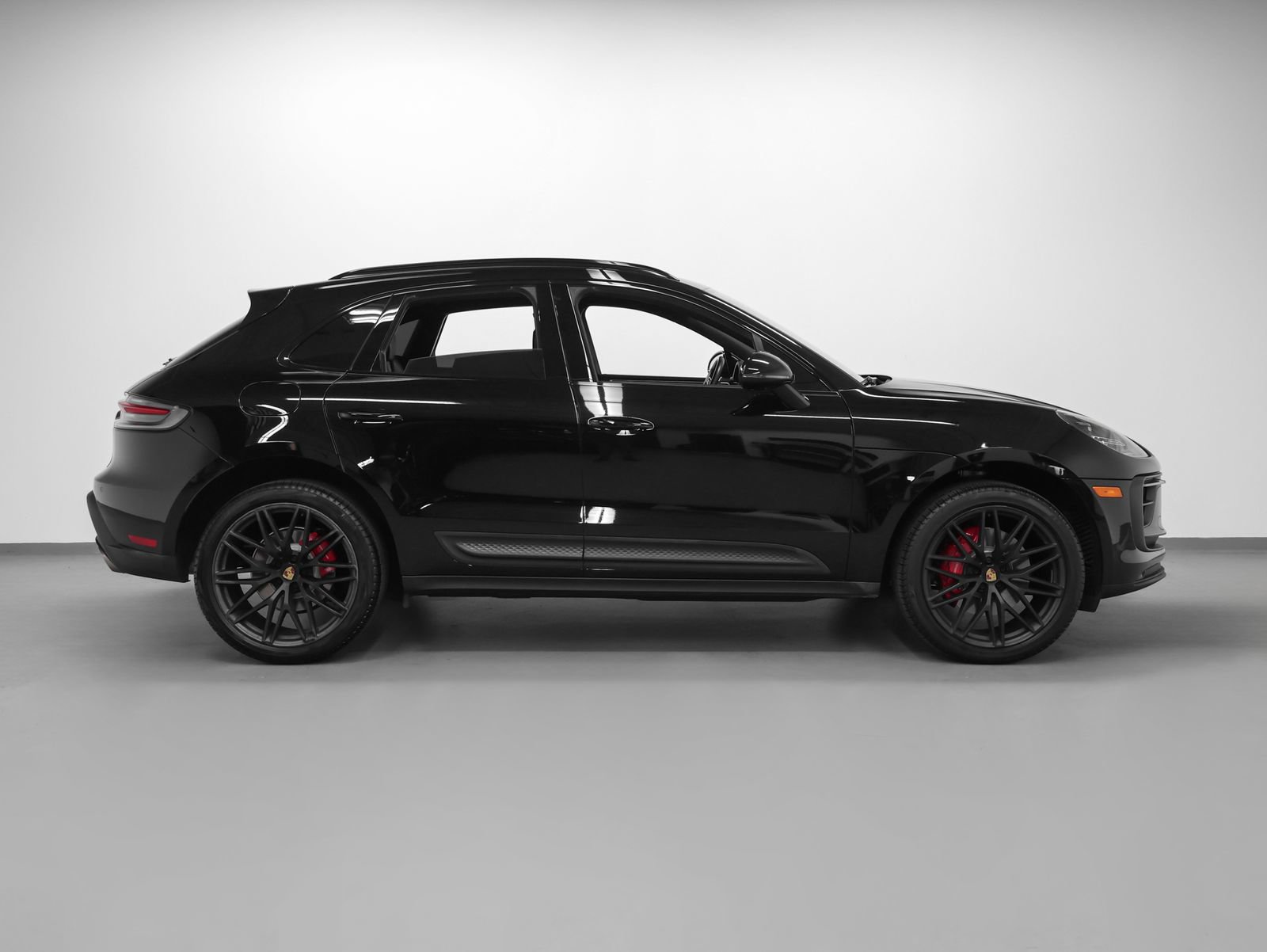 Certified 2023 Porsche Macan S image 13
