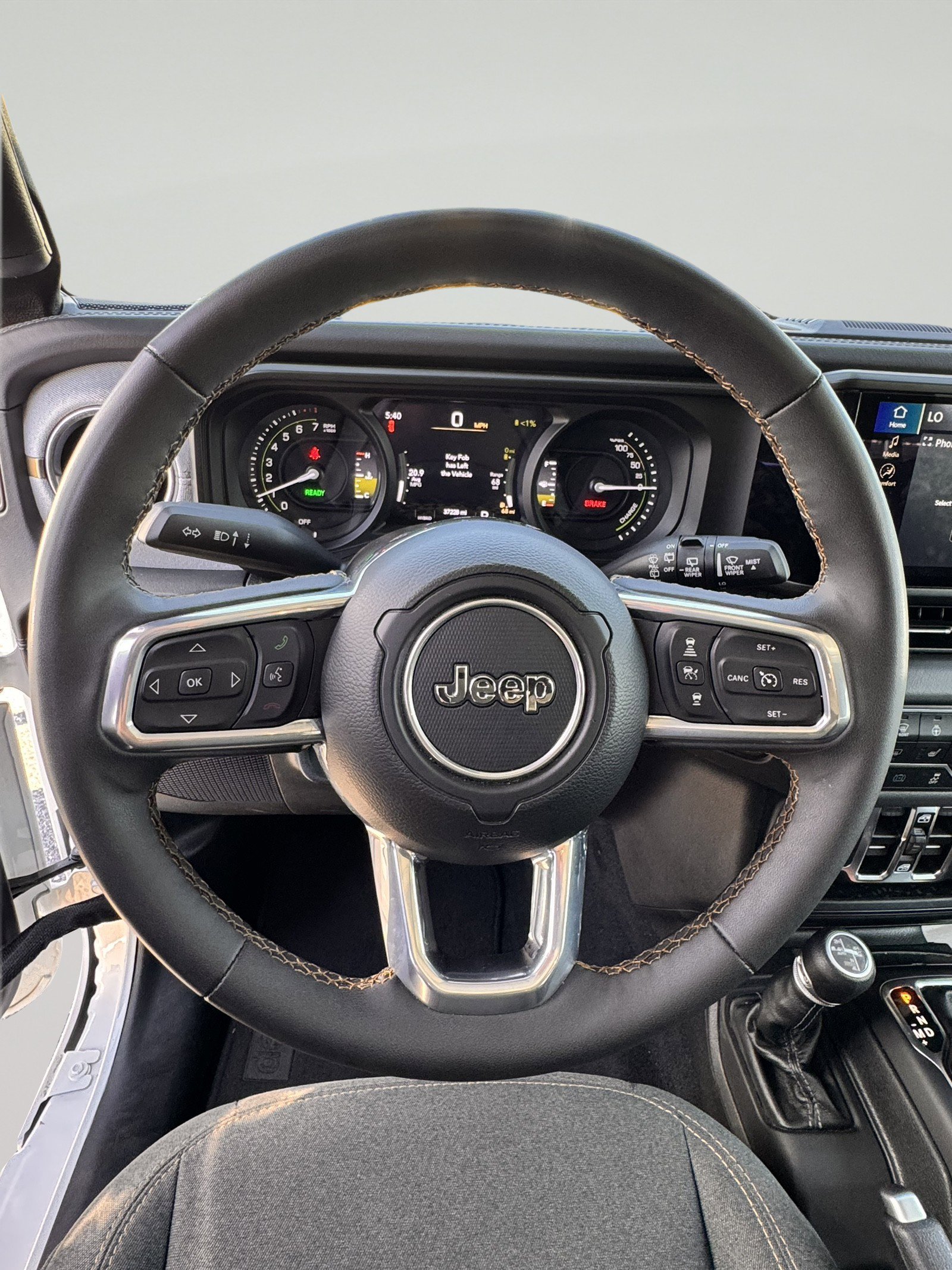 Used 2024 Jeep Wrangler Sahara image 13