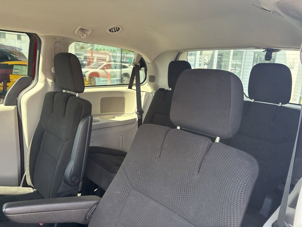 Used 2018 Dodge Grand Caravan SE w/ UConnect Hands-Free Group FWD image 9
