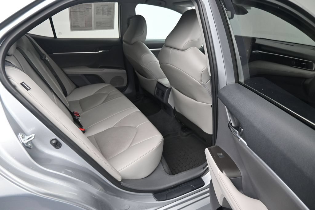 Used 2022 Toyota Camry XLE FWD image 12