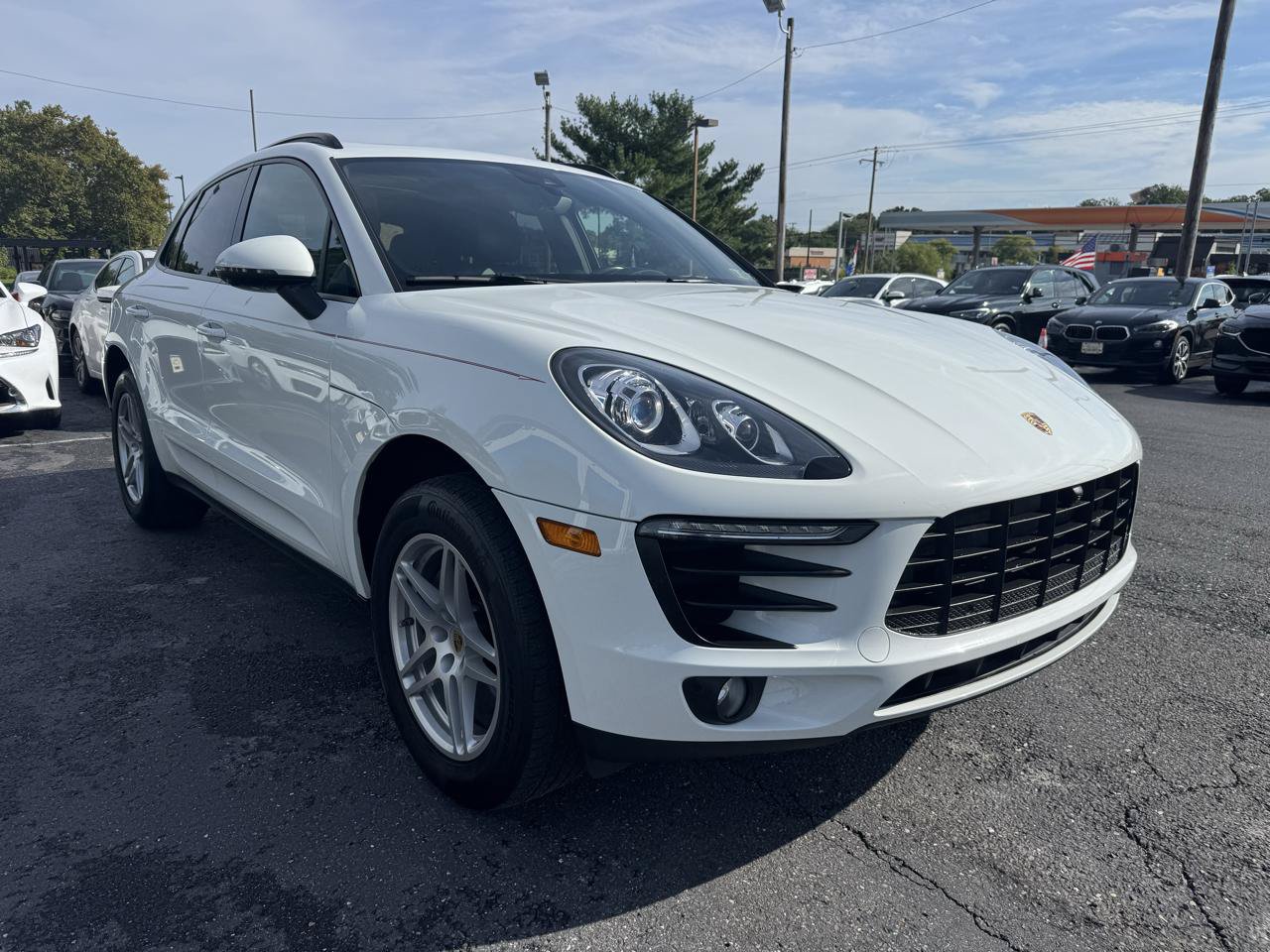 Used 2018 Porsche Macan Sport Edition AWD/4WD image 3