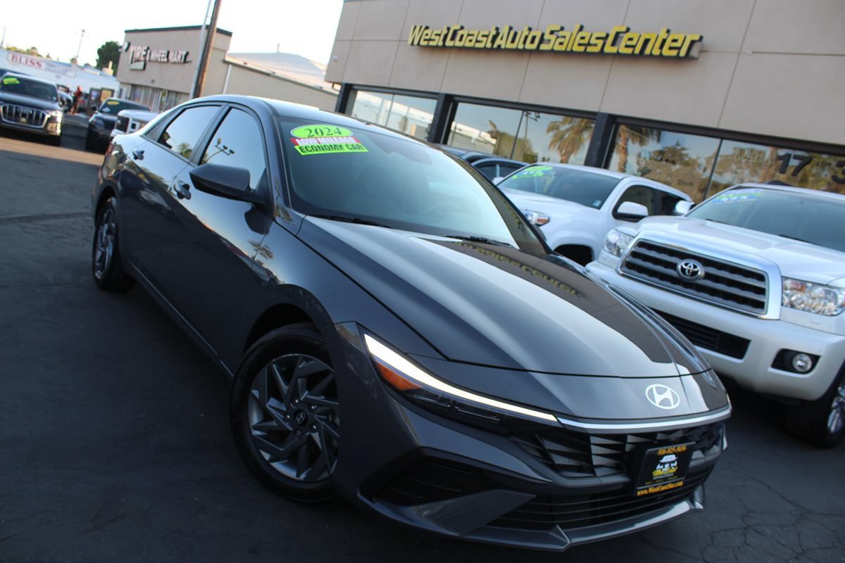 Used 2024 Hyundai Elantra SEL FWD image 32