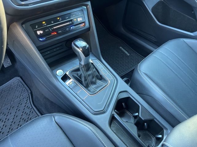 Used 2022 Volkswagen Tiguan SE w/ Panoramic Sunroof Package image 28