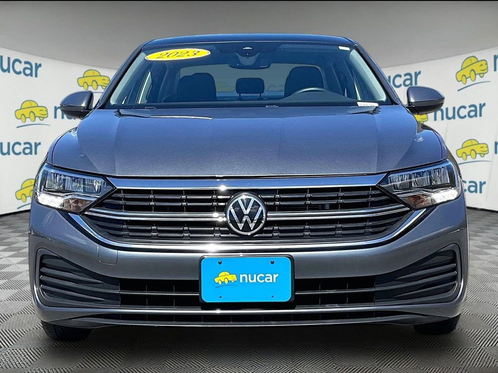 Used 2023 Volkswagen Jetta SE FWD image 2